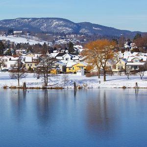 Courtesy: http://commons.wikimedia.org/wiki/File:Bakkestranda_og_Farelva_i_Skien.jpg